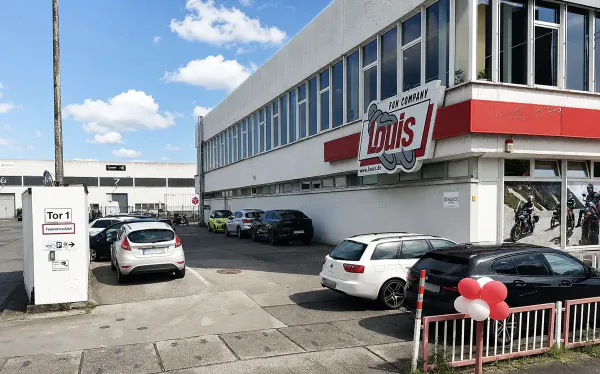 Parkplatz und Abstellm&ouml;glichkeiten am Ringside Gym