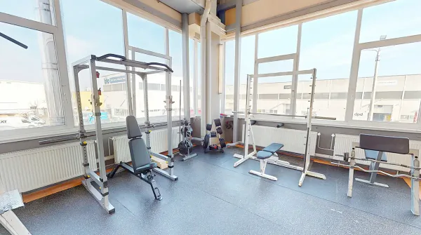 Kraft- und Weight Area im Ringside Gym