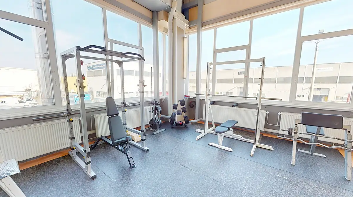 Kraft- und Weight Area im Ringside Gym