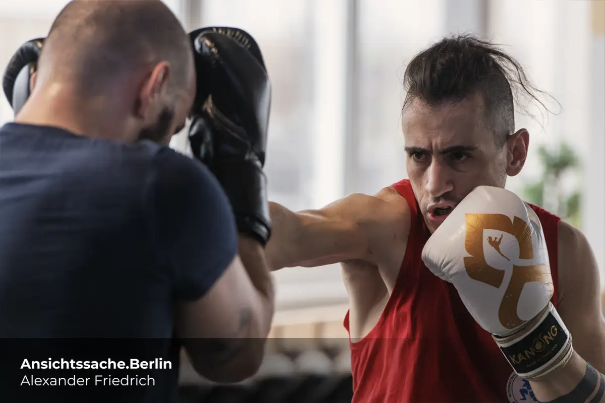 Manos Syngelakis im Muay Thai Training
